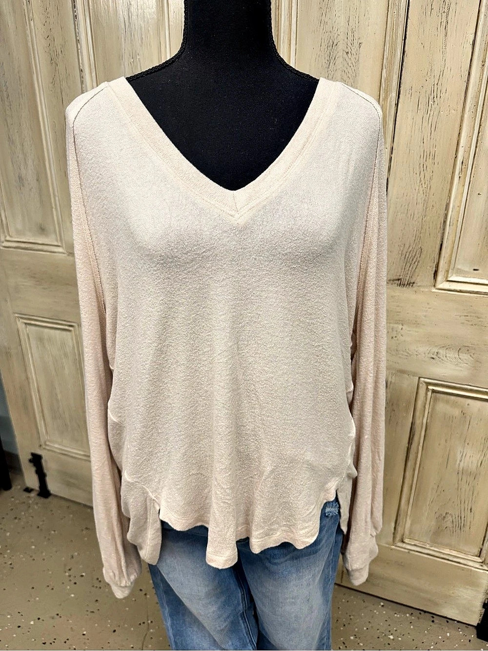 In Loom V-Neck Tunic Cream Size Medium EUC